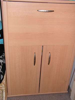 dormitor plus comoda,    mobilier,    masuta