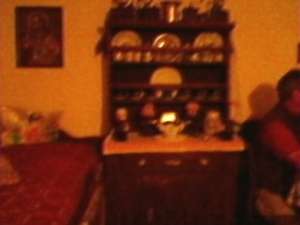 2 pad, 1 szekr�ny, 2 sz�k