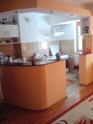 BC - Vand garsoniera cf 1,  zona Garii,  et 1,  complet renovata, 