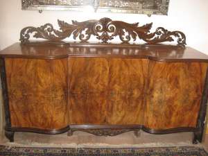 Vand mobilier sufragerie din lemn de nuc,  sculptat manual,  din 1945,  stare impecabila,  nerecondi