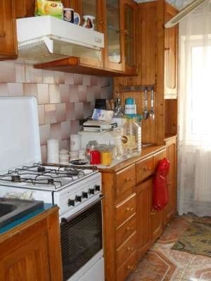 BACAU� PROPRIETAR VAND APARTAMENT CU 3 CAMERE DECOMANDAT PE MIORITA,  ETAJ 3