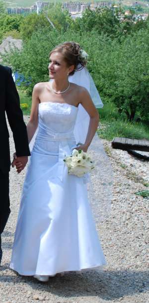 vand/inchiriez rochie de mireasa