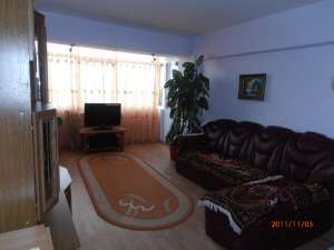 BACAU = Vand urgent apartament cu 3 camere decomandat complet renovat, 