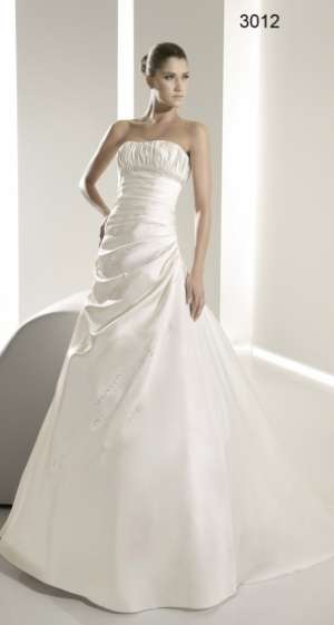 Vand rochie White One model 3012,   colectia 2011