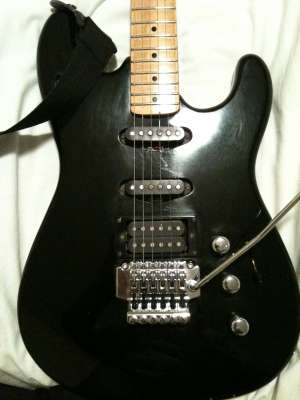 vand chitara SQUIER @ STRATOCASTER in stare buna cu floyd rose