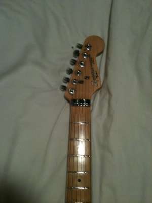 vand chitara SQUIER @ STRATOCASTER in stare buna cu floyd rose