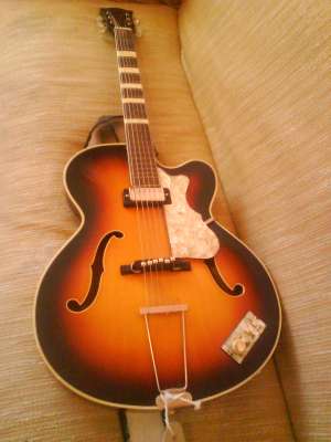 vand chitara jazz hofner cap de serie made germany