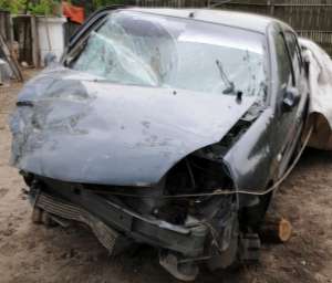 vand renault clio 1.5 dci an fabricatie 2007 avariata pt dezmembrari