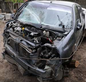 vand renault clio 1.5 dci an fabricatie 2007 avariata pt dezmembrari
