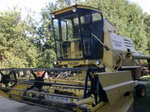 COMBINA AGRICOLA NEW HOLLAND M 135 CLAISON