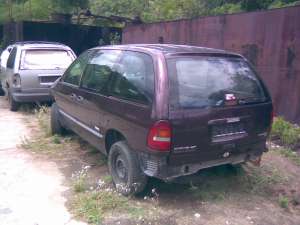 dezmembrez chrysler voyager si grand voyager modelul 1 si 2 2500 turbo diesel si 2000 benzina