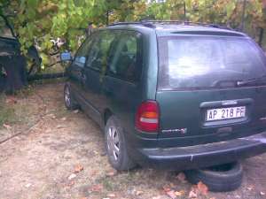 dezmembrez chrysler voyager si grand voyager modelul 1 si 2 2500 turbo diesel si 2000 benzina