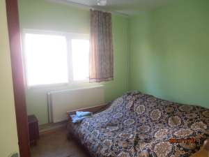 BACAU ^ apartament 2 camere de vanzare,  la Piata Miorita,  in blocuri noi,  la etajul 3