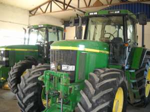Vand tractoare SH John Deere 7810 185 CP si Case 135 Magnum 140 CP