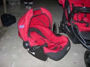 vand carucior+cos auto bebe