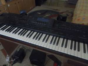 Vand Roland G800 cutie transport, floopy disk, stativ, dischete, etc.pret 2200 RON