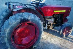 VAND TRACTOR V445