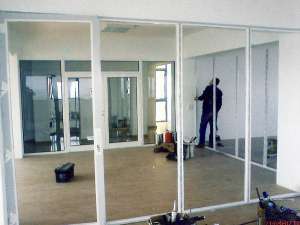 Confectionaam usi,  ferestre PVC si Aluminiu
