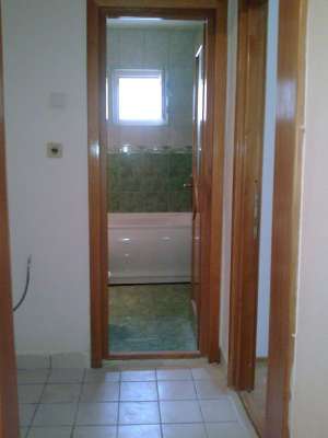 BACAU � PROPRIETAR VAND URGENT APARTAMENT CU 3 CAMERE DECOMANDATE PE MIORITA,  LA ETAJUL 3