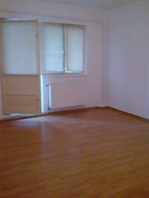 BACAU � PROPRIETAR VAND URGENT APARTAMENT CU 3 CAMERE DECOMANDATE PE MIORITA,  LA ETAJUL 3
