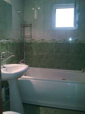 BACAU � PROPRIETAR VAND URGENT APARTAMENT CU 3 CAMERE DECOMANDATE PE MIORITA,  LA ETAJUL 3