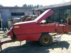 presa de balotat balotiera New Holland pe ata