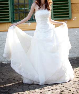 Vand rochita de mireasa Sposa