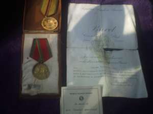 VAND. 2 medalii din anu 1960 cu brevet(comuniste)mai multe  detalii la  nr  de  tel:0785152950...pre