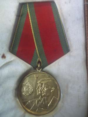 VAND. 2 medalii din anu 1960 cu brevet(comuniste)mai multe  detalii la  nr  de  tel:0785152950...pre