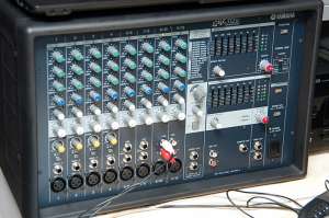 vand mixer amplificare yamaha312 nou + sistem boxe 350w rms cu stativi si cabluri prof