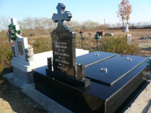 monumente funerare