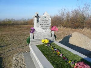 monumente funerare