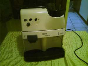 Inchiriez-vand aparate de cafea saeco