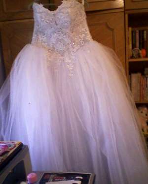 VAND/INCHIRIEZ ROCHIE DE MIREASA NOUA