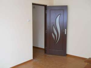 BACAU � VAND APARTAMENT CU 2 CAMERE DECOMANDATE,  PE MARASESTI,  LA ETAJUL 2, 