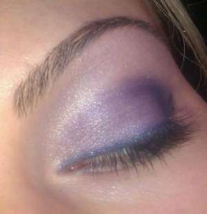 Oferim servicii de manichiura-cosmetica-makeup