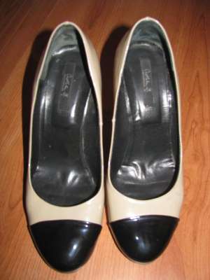 vand 2 rochii de seara,  2 perechi de pantofi zara si musette,  costum Mango,  fusta pnk casual