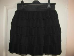 vand 2 rochii de seara,  2 perechi de pantofi zara si musette,  costum Mango,  fusta pnk casual