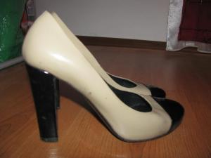 vand 2 rochii de seara,  2 perechi de pantofi zara si musette,  costum Mango,  fusta pnk casual