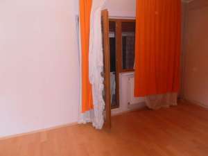 BACAU -- PROPRIETAR VAND APARTAMENT CU 2 CAMERE DECOMANDATE,  ETAJ 3,  LA ARENA MALL