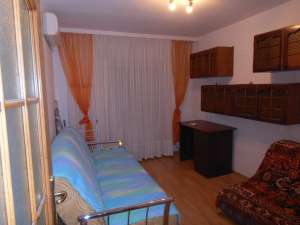 BACAU * VAND APARTAMENT CU 3 CAMERE DECOMANDATE,  de LUX,  PE MARTIR HOREA,  COMPLET RENOVAT, 