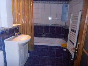 BACAU * VAND APARTAMENT CU 3 CAMERE DECOMANDATE,  de LUX,  PE MARTIR HOREA,  COMPLET RENOVAT, 