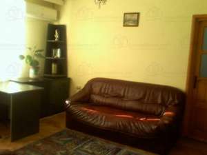 VAND URGENT SI IEFTIN IN BACAU APARTAMENT CU 3 CAMERE PE MIHAI VITEAZUL,  F