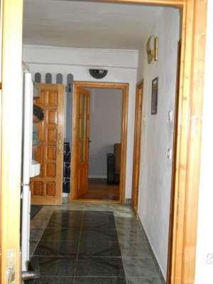VAND URGENT SI IEFTIN IN BACAU APARTAMENT CU 3 CAMERE PE MIHAI VITEAZUL,  F