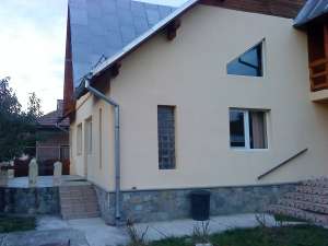 Inchiriez vila in Campina