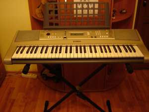Vand Orga Yamaha PSR E313 + Stativ + Pedala de Sustain Yamaha FC5