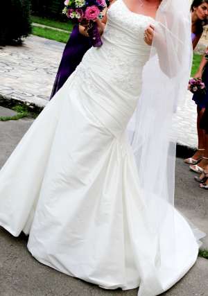 vand rochie de mireasa