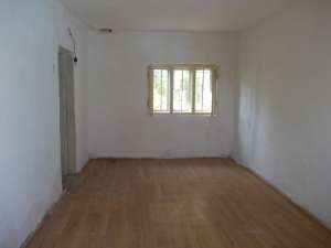 vand casa locuibila la 5 km de Focsani sau schimb cu apt.2 sau 3 camere.