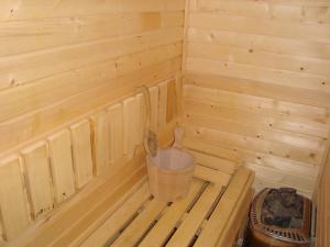 INCHIRIEZ CABANA ZONA BELIS