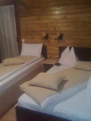 INCHIRIEZ CABANA ZONA BELIS